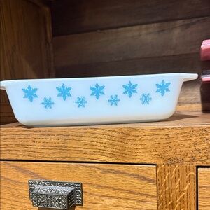 Vintage rare htf  Pyrex 575 2qt Snowflake turquoise  Pattern Baking Dish